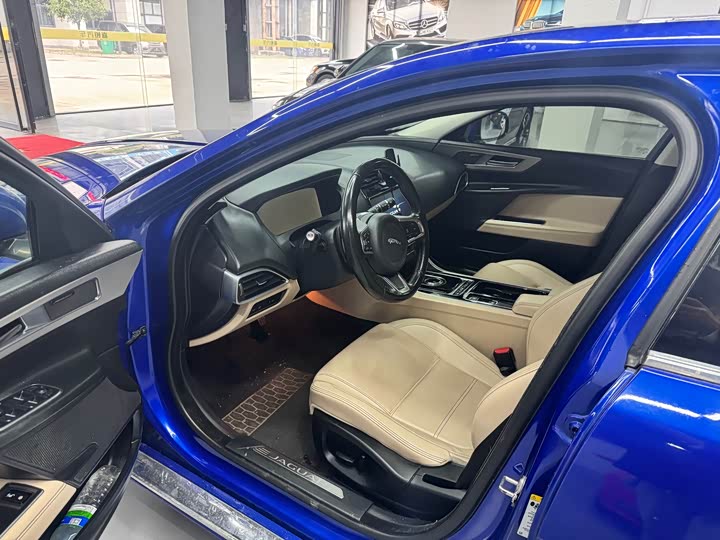 Jaguar XEL 2018 2.0 T 200 PS — фото 4