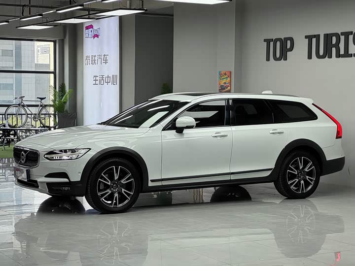 Volvo V90 2017 Cross Country T 5 AWD — фото 3