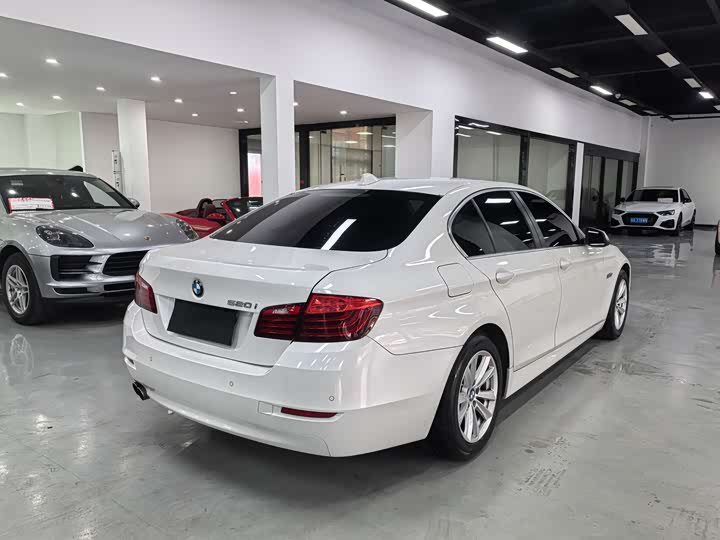 BMW 5 Series — фото 5
