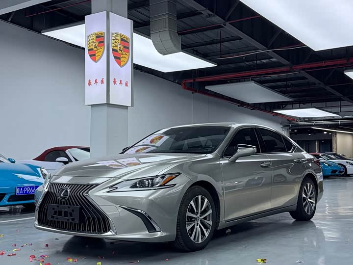 Lexus ES 2018 200 V — фото 1