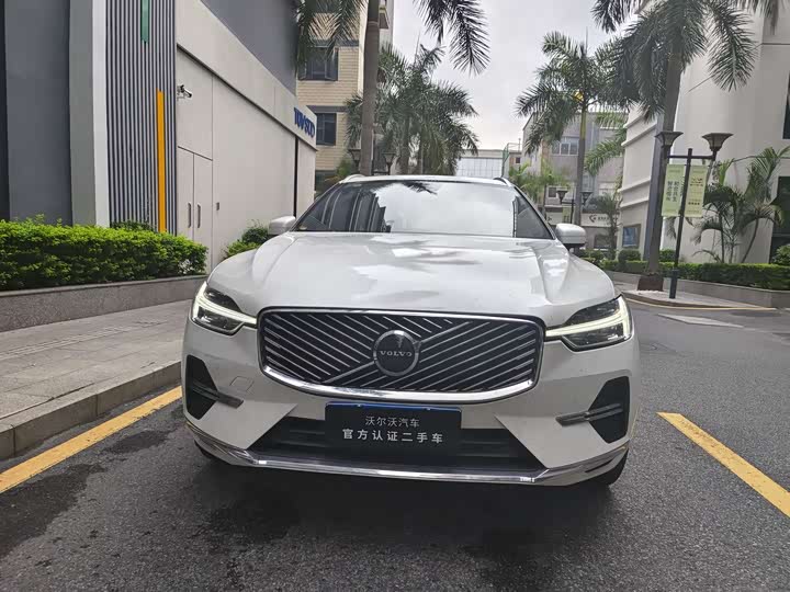 Volvo XC 60 2026 B 5 4 WD — фото 2