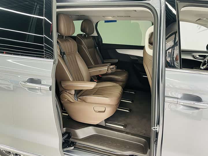 Roewe i MAX 8 2023 400 TGI — фото 13
