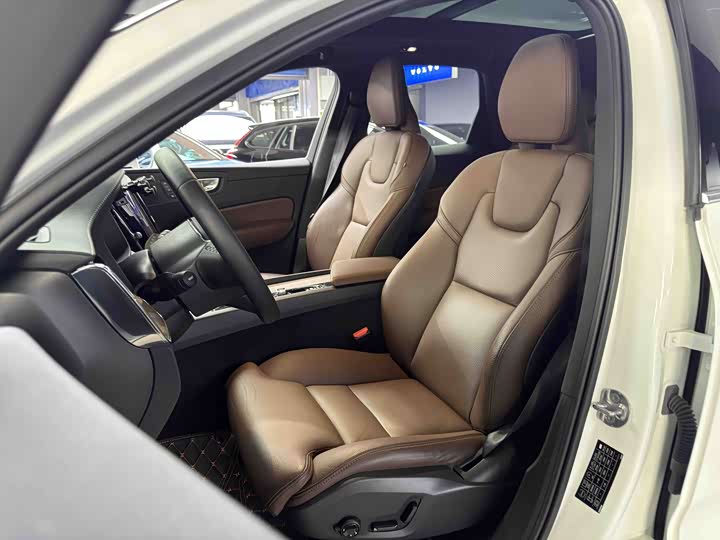 Volvo XC60 2024 B 5 4 WD — фото 5