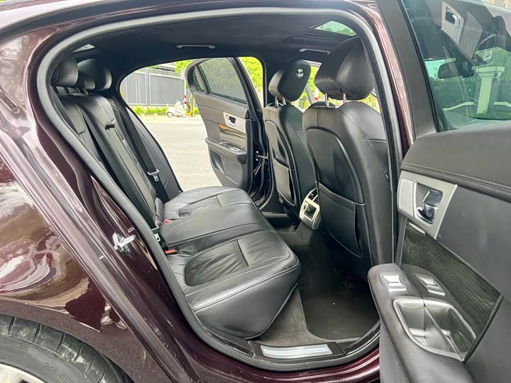 Jaguar XF 2015 XF 3.0 SC R-Sport — фото 14