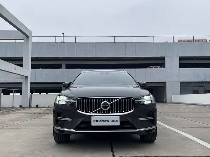 Volvo XC60 2022 B 5 4 WD — фото 2