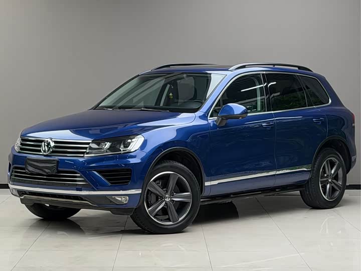 Volkswagen Touareg — фото 1