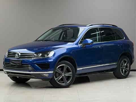 Volkswagen Touareg — фото 12