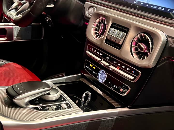 Mercedes-Benz G-Class 2019 AMG G 63 — фото 10
