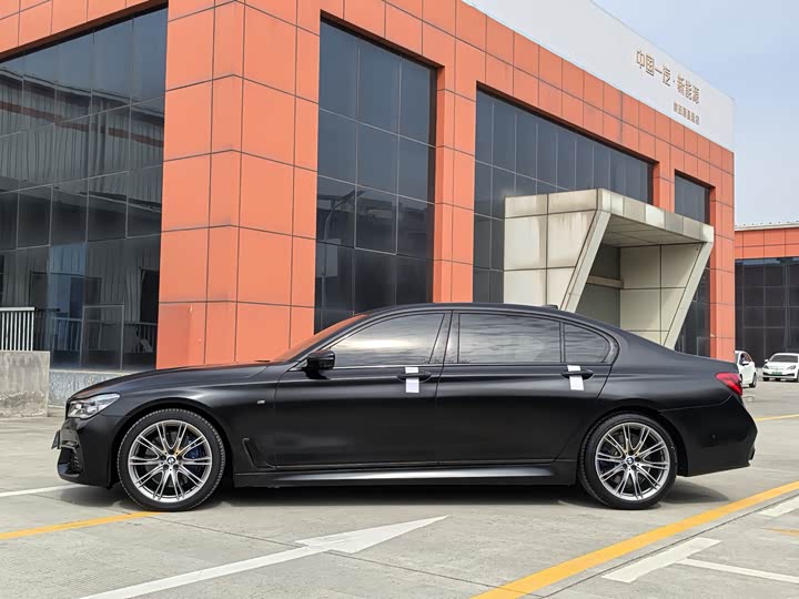 BMW 7-Series 2018 740 Li x Drive M — фото 31