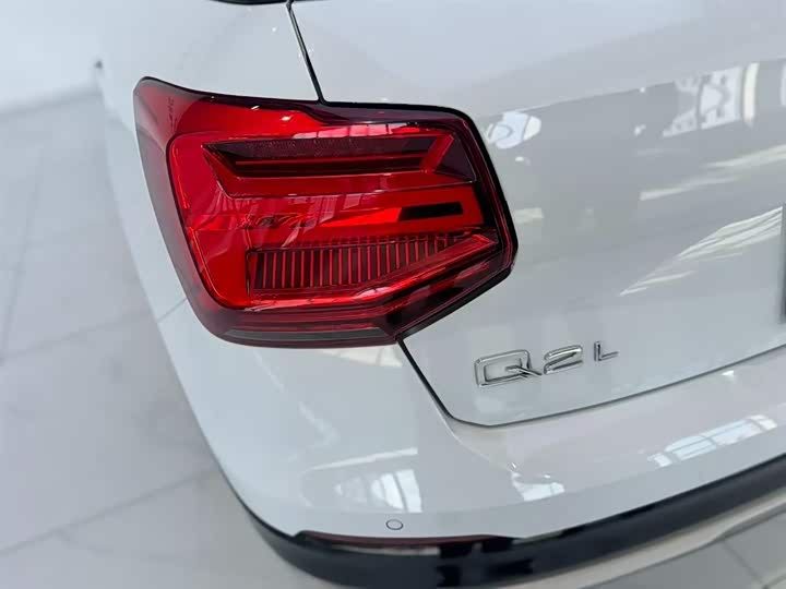 Audi Q2L 2021 35 TFSI — фото 15