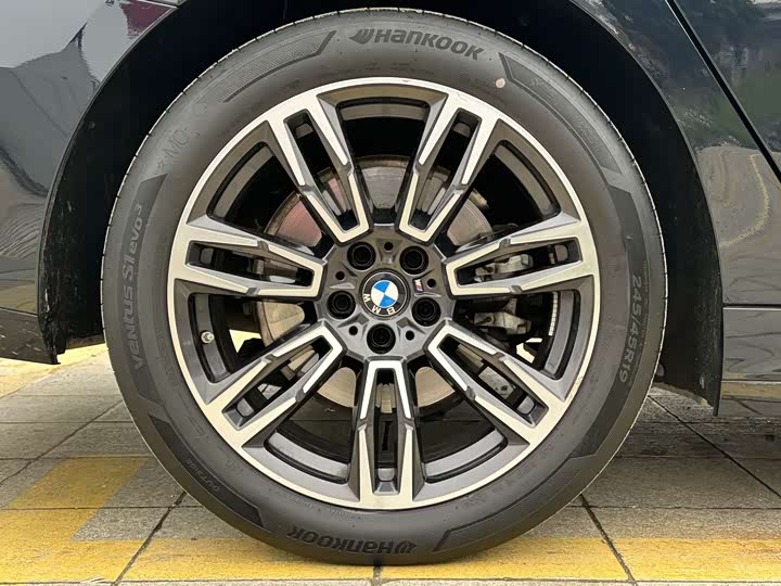 BMW 5-Series 2024 530 Li Leading M — фото 22