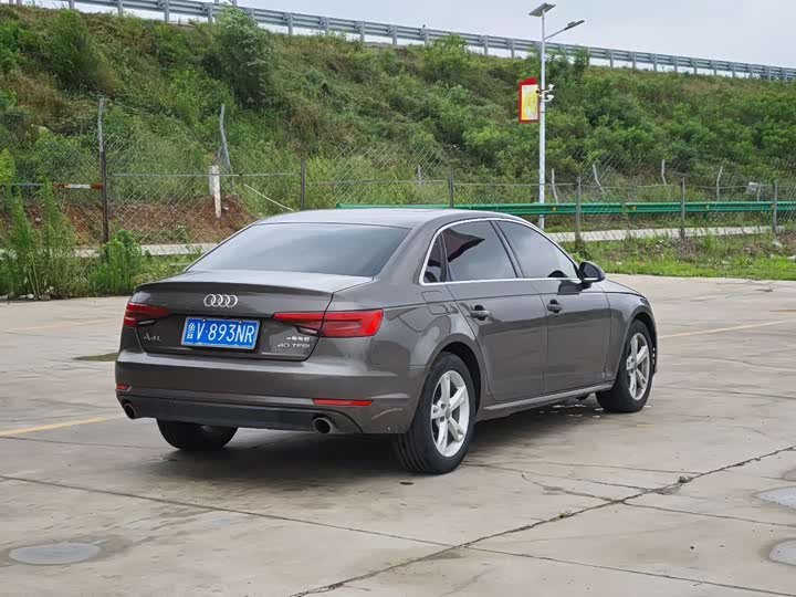 Audi A4L 40 TFSI стиль — фото 6