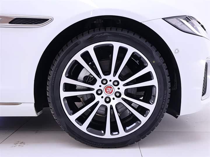 Jaguar XFL 2024 2.0 T P 250 2 WD — фото 6