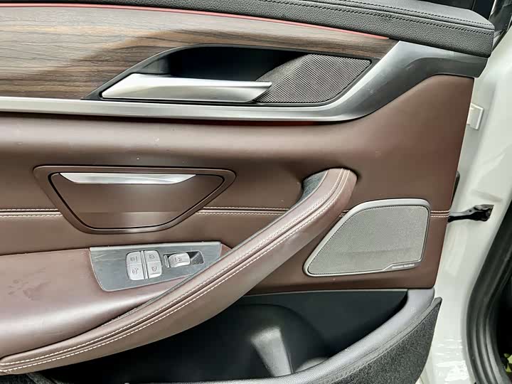 BMW 5 Series рестайлинг 540Li — фото 11