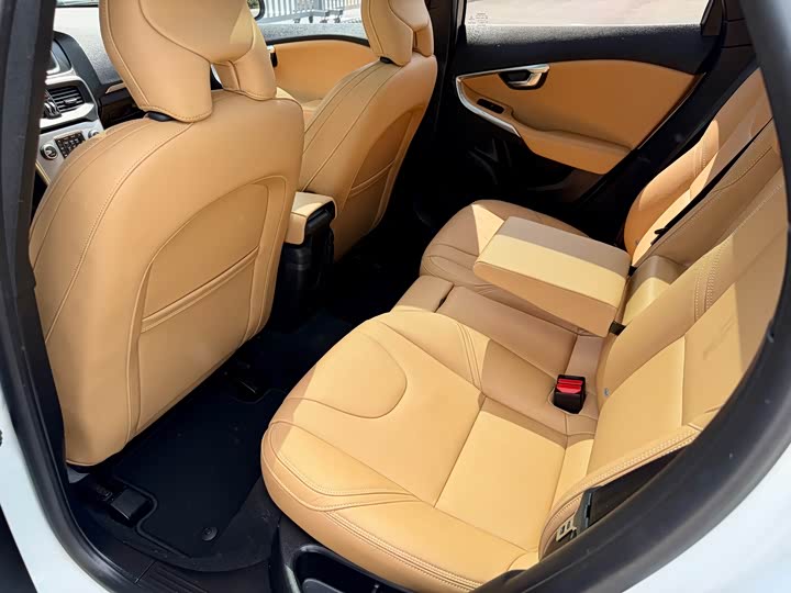 Volvo V40 2017 T 3 — фото 8
