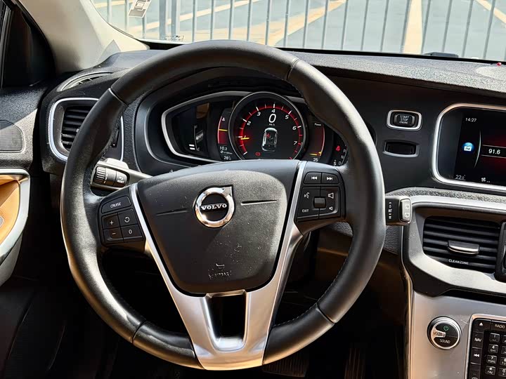 Volvo V40 2017 T 3 — фото 10