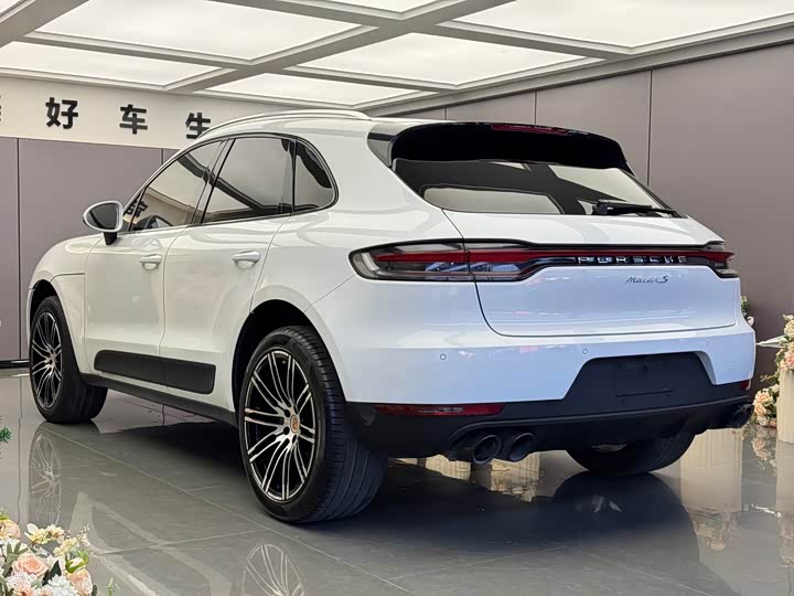 Porsche Macan 2018 Macan 2.0 T — фото 14