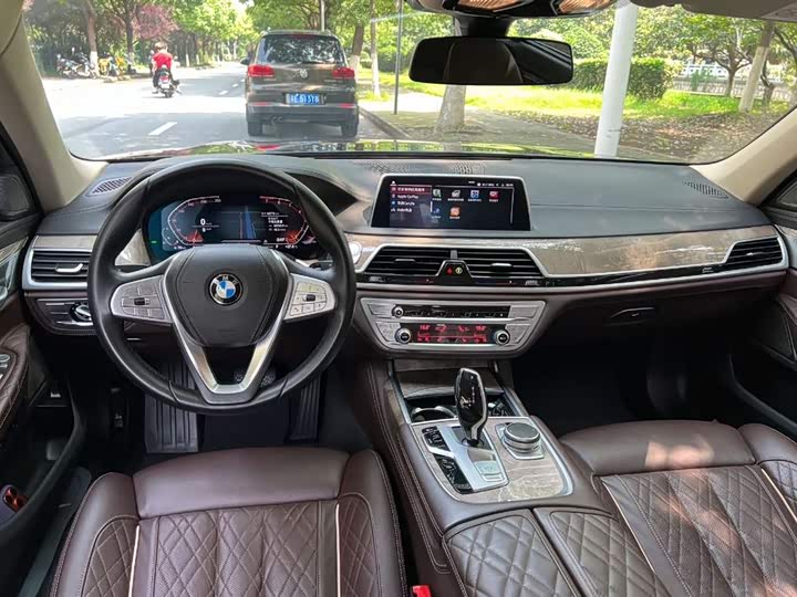 BMW 7 Series — фото 15