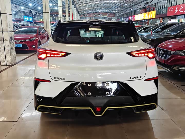 Changan UNI-T 2022 1.5 T Premium — фото 5