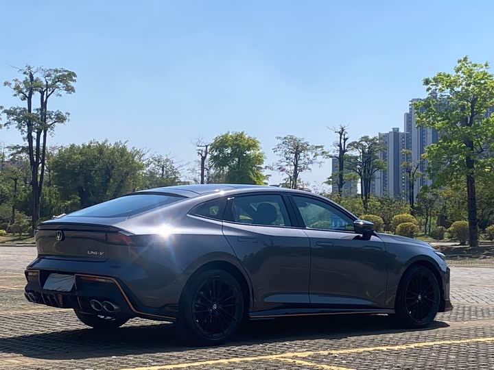 Changan UNI-V 2022 1.5 T — фото 24