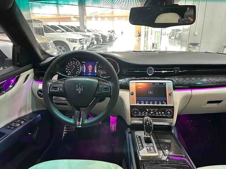 Maserati Quattroporte — фото 16