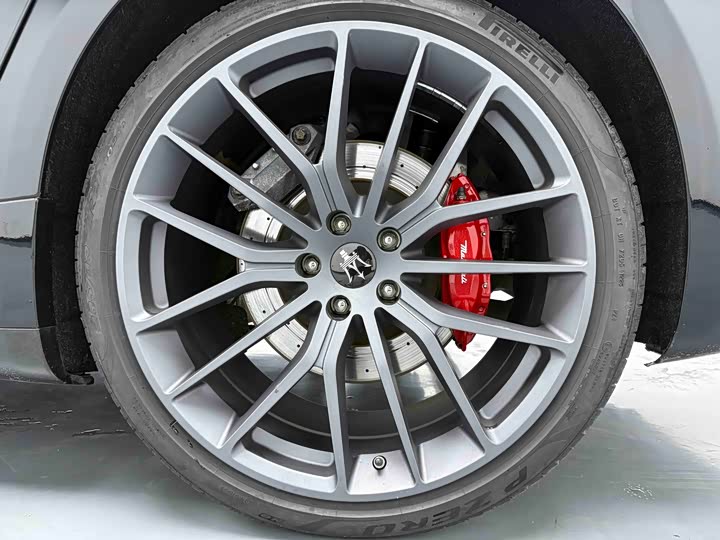 Maserati Quattroporte — фото 13