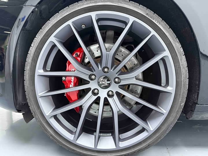 Maserati Quattroporte — фото 14