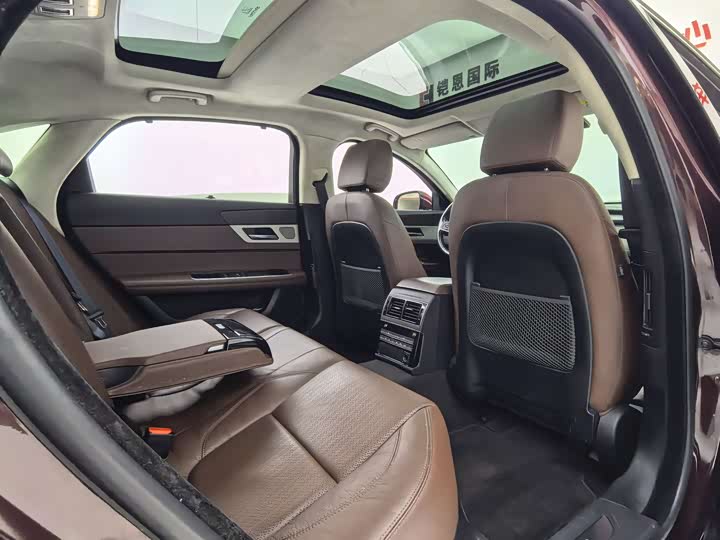 Jaguar XFL 2018 XFL 2.0 T 250 PS — фото 8