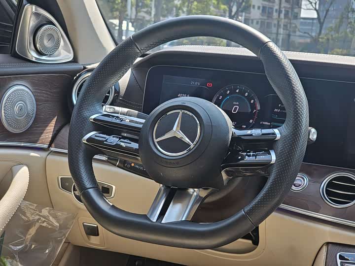 Mercedes-Benz E-Class 2017 E 300 L Luxury — фото 14