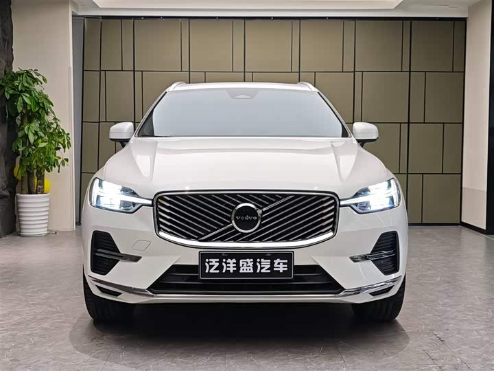 Volvo XC60 2025 B 5 4 WD — фото 2