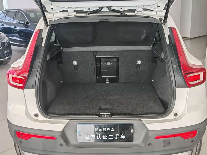 Volvo XC40 2025 B 4 WD — фото 19
