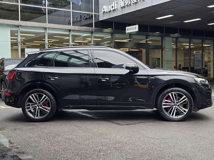 Audi Q5L 2022 40 T — фото 4