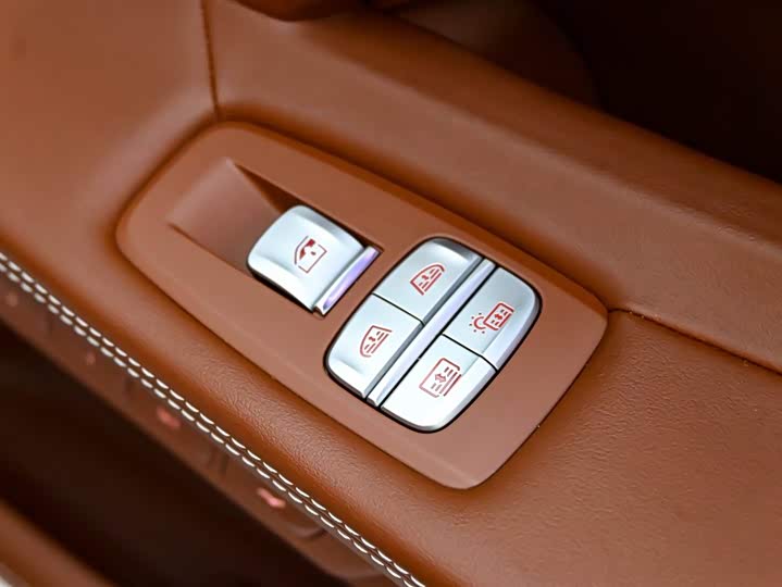 BMW 7-Series 2018 740 Li x Drive M — фото 32