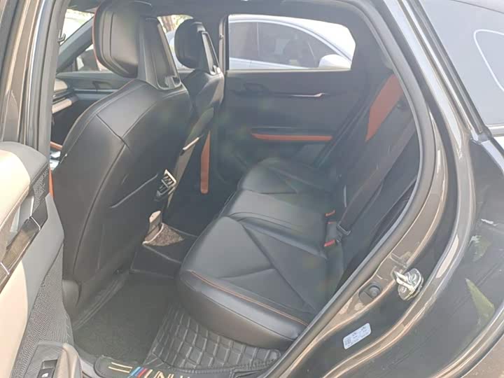 Changan UNI-V 2022 1.5 T Premium — фото 17