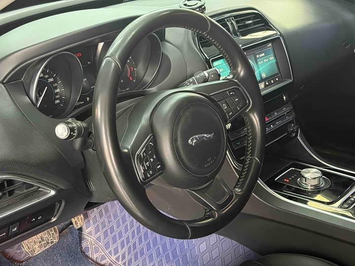Jaguar XEL 2019 2.0 T 200 PS — фото 11