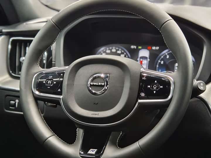 Volvo XC60 2020 T 5 4 WD — фото 15