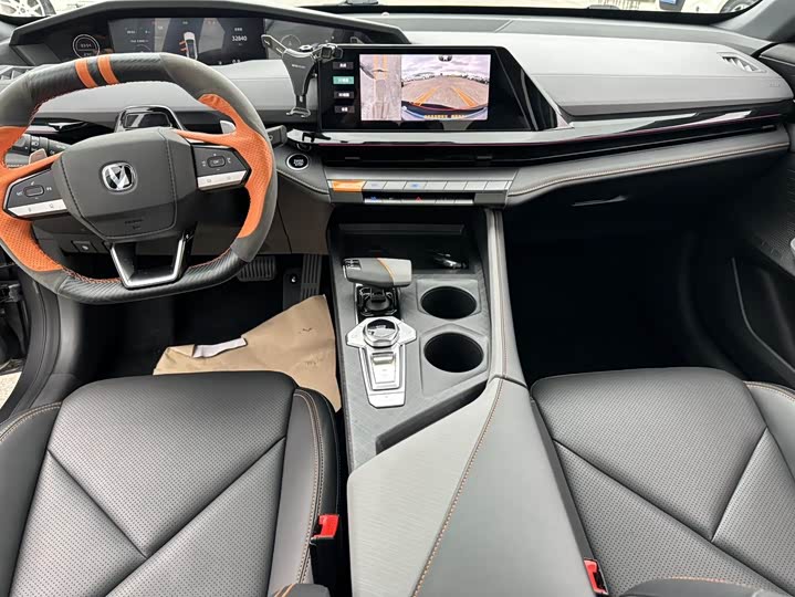Changan UNI-V 2022 1.5 T Premium — фото 10