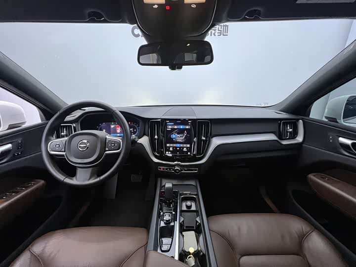 Volvo XC60 2023 B 5 4 WD — фото 23