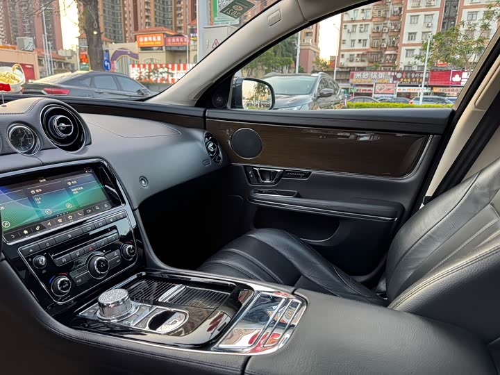 Jaguar XJ 2018 XJL 3.0 SC 2 WD — фото 10