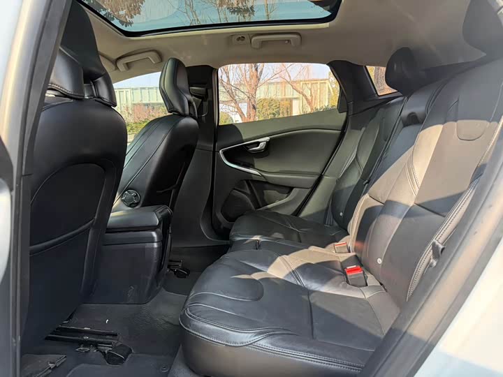 Volvo V40 2015 1.6 T — фото 10