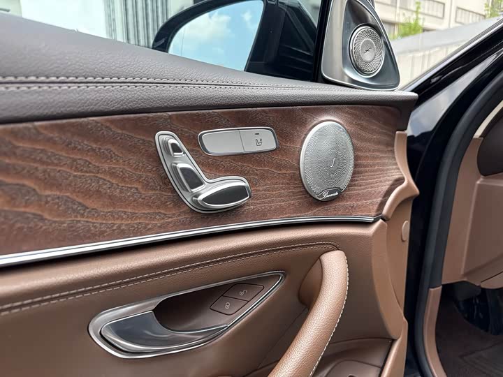 Mercedes-Benz E-Class 2022 E 260 L — фото 13
