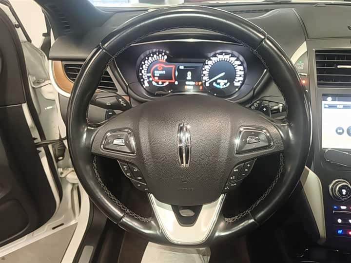 Lincoln MKC 2018 2.0 T 4 WD — фото 11
