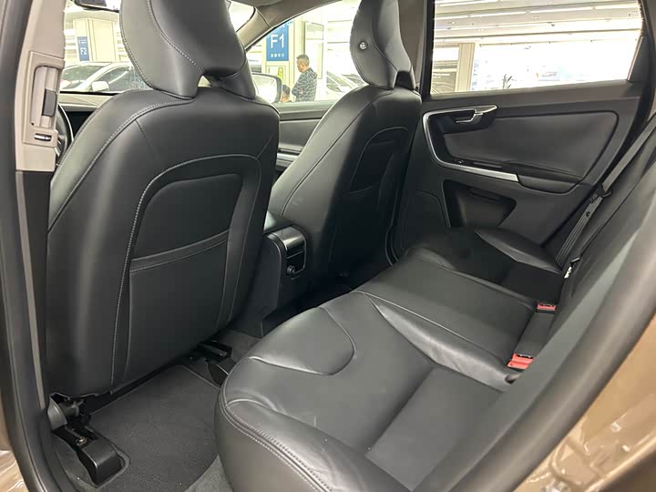Volvo XC60 2015 T 5 — фото 4