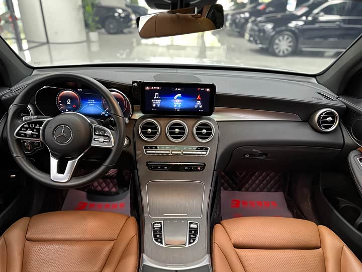 Mercedes-Benz GLC 2023 GLC 300 4 MATIC SUV — фото 11