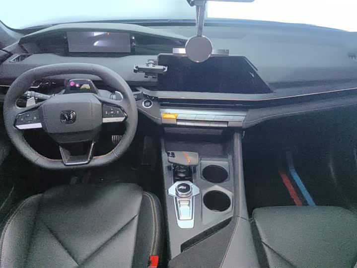 Changan UNI-V 2022 1.5 T — фото 12