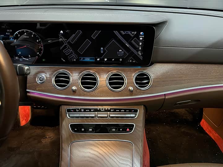 Mercedes-Benz E-Class 2023 E 260 L — фото 14