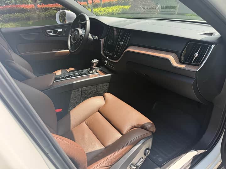Volvo XC60 2021 T 5 4 WD — фото 14