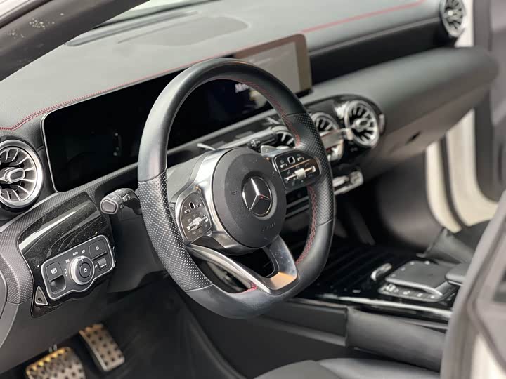 Mercedes-Benz CLA 2020 CLA 200 — фото 17