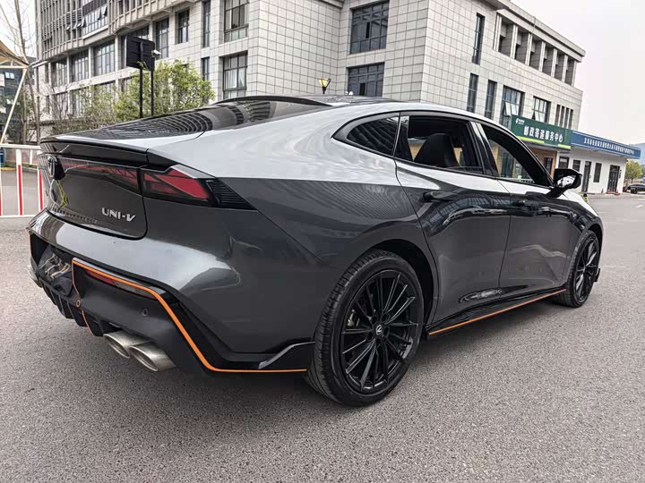 Changan UNI-V 2023 1.5 T — фото 7