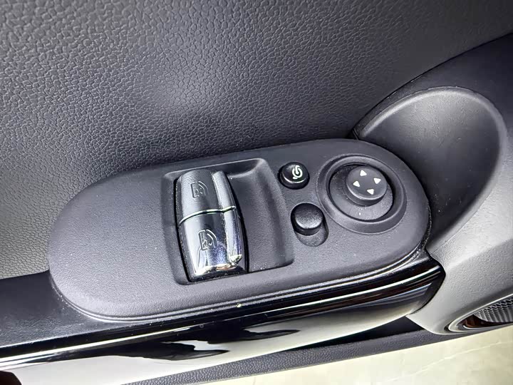MINI Hatch — фото 18